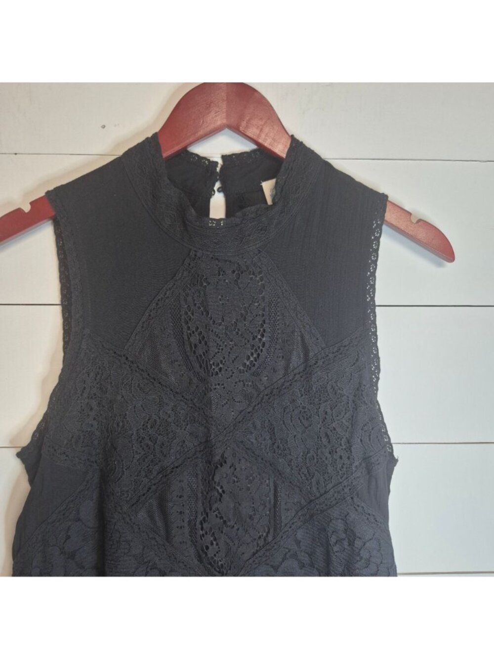 Blue Rain Women's Black Sleeveless Goth Lace Top With Keyhole Back - Picture 3 of 7